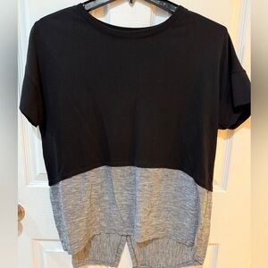 b new york Black and (Gray-linen) Colorblock Short Sleeve Top
